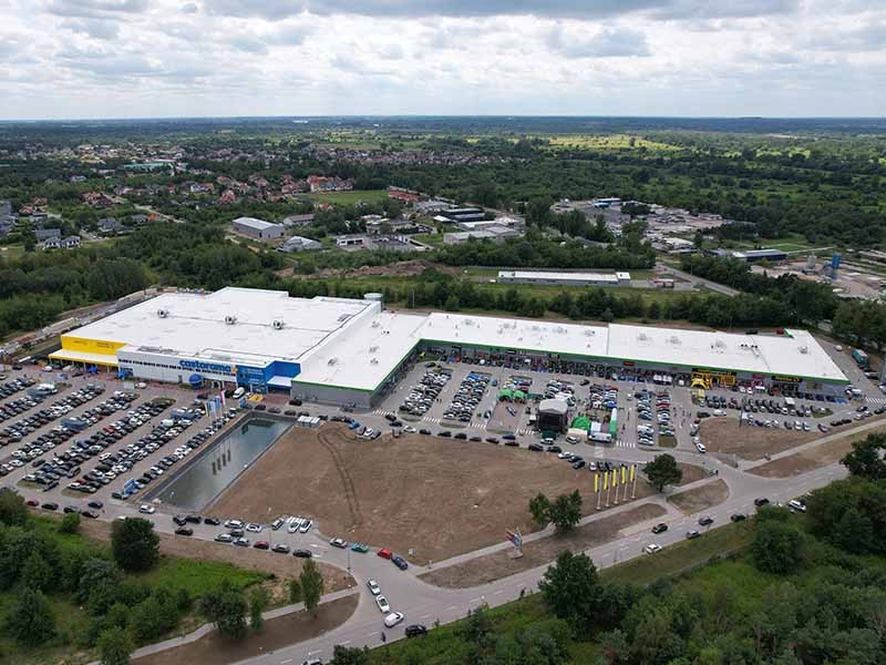 Retail parks and convenience centres