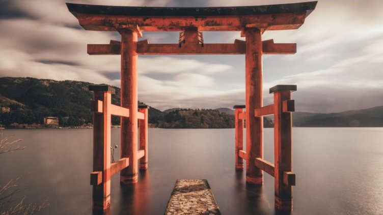 Girl standing at hakone shrine