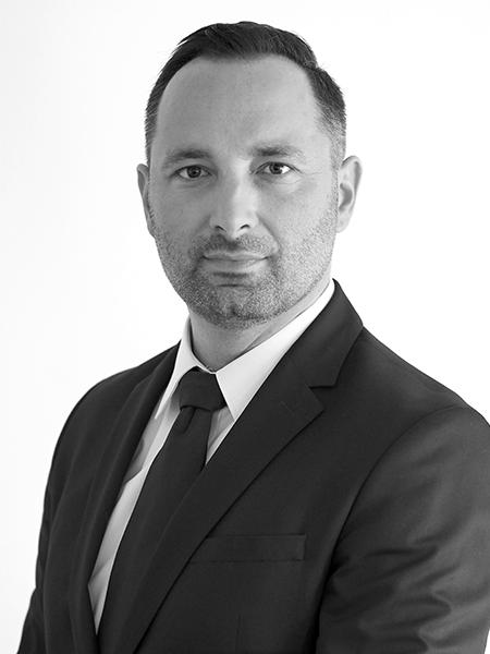 Mariusz Czerwiak,Director, Retail Agency