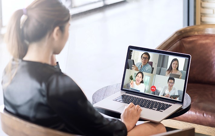 A women having a virtual meeting